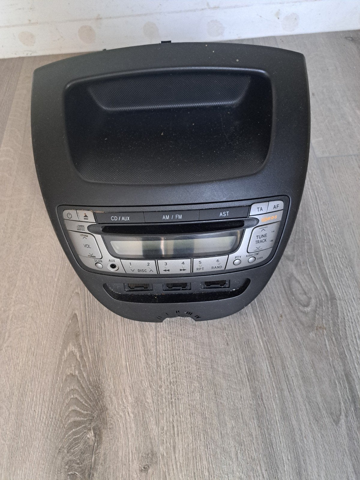 Autoradio voor Peugeot 107, Citroën C1, Toyota Aygo, Auto diversen, Ophalen of Verzenden, Gebruikt