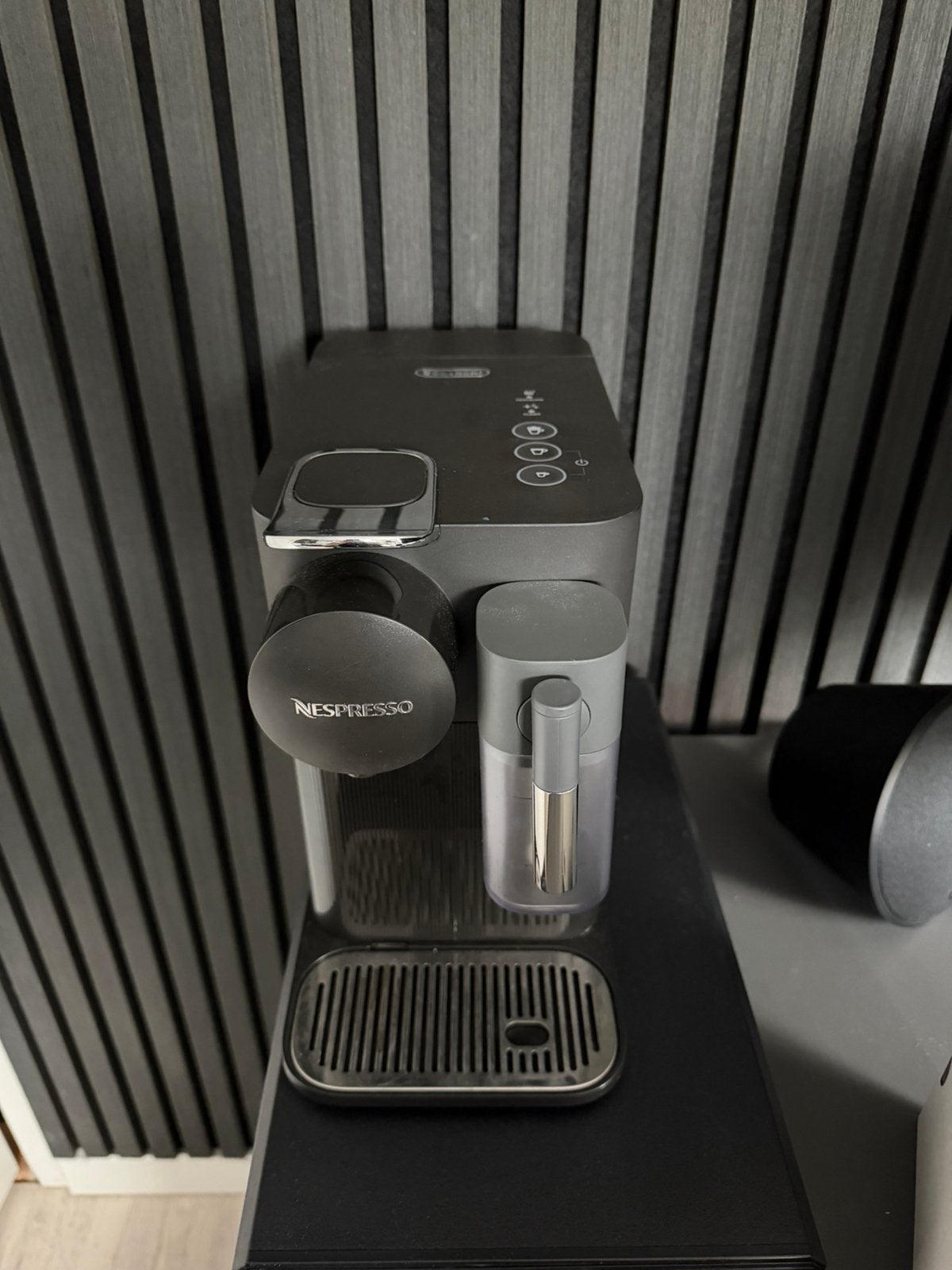 Nespresso Dellongi koffiezetapparaat, Koffiepads en cups, Koffiemachine, Ophalen of Verzenden, Zo goed als nieuw