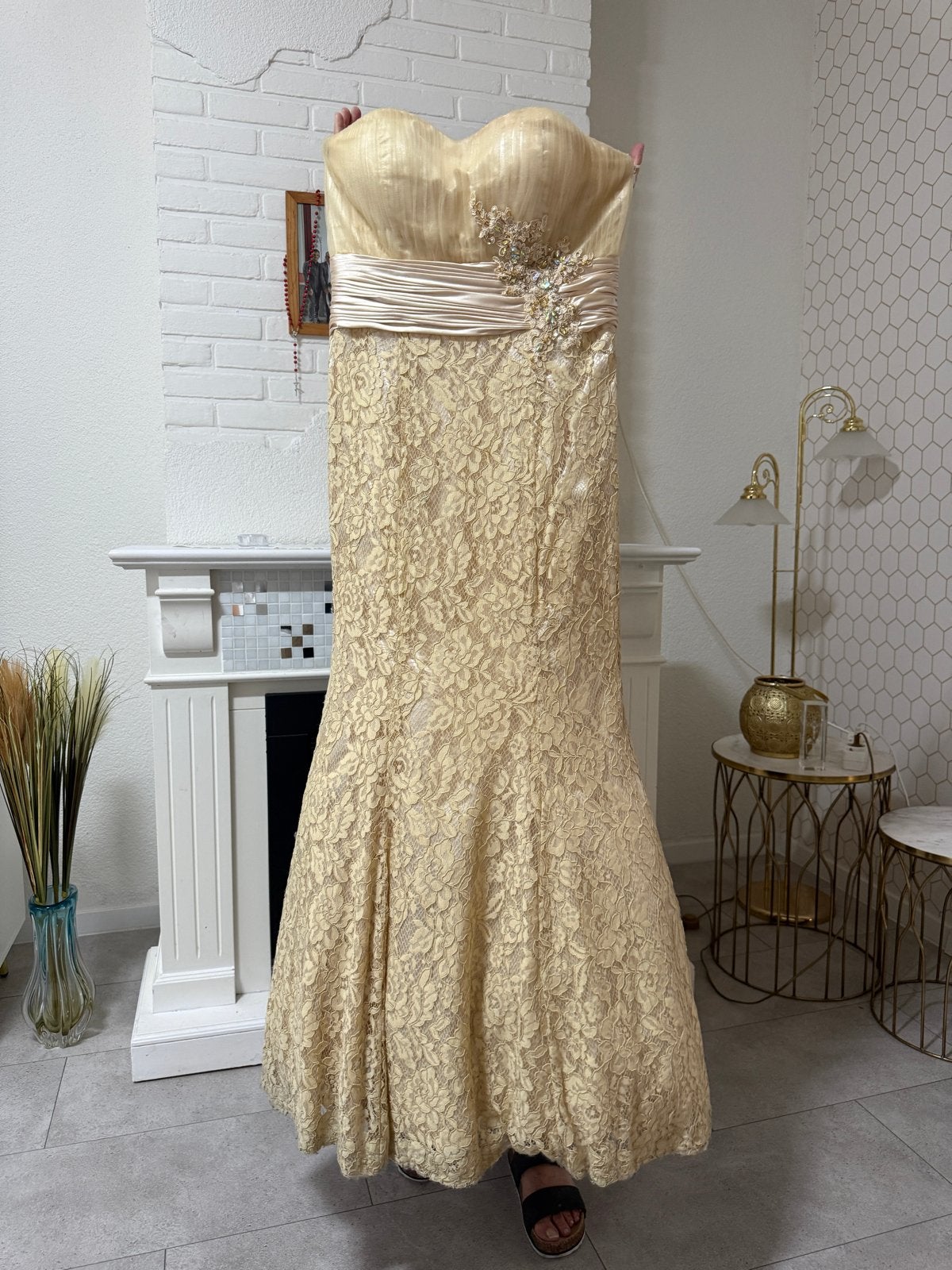 Elegante gouden maxi jurk met kant en korset, Kleding | Dames, Jurken, Ophalen of Verzenden, Zo goed als nieuw, Goud