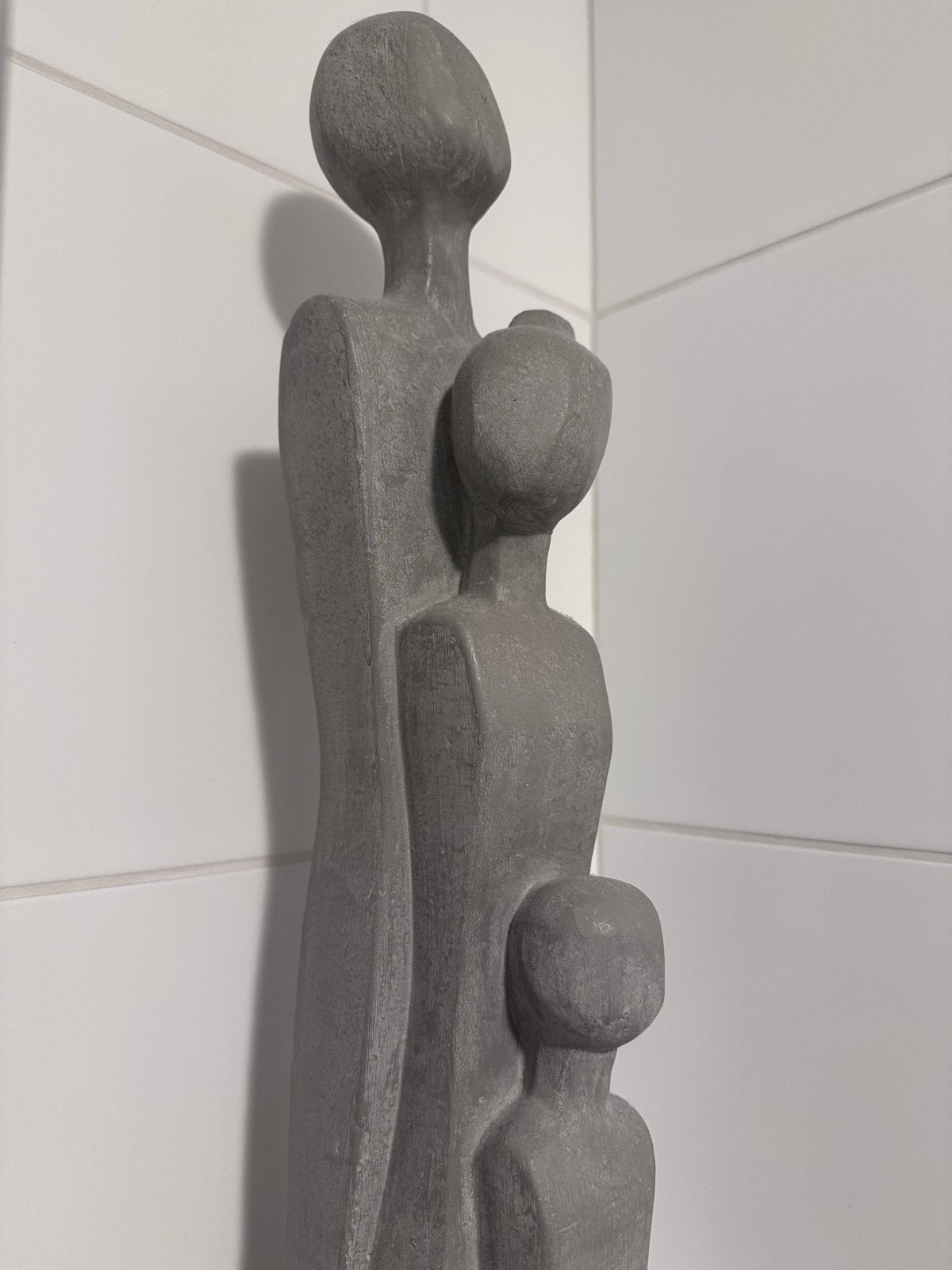 Modern abstract beeld van familie in grijs, Ophalen, Groep mensen, 50 - 100 cm, Steen of Keramiek