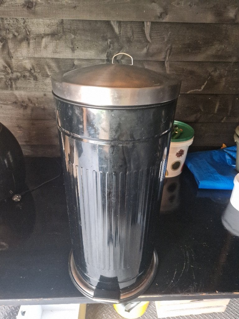 Prullenbak, 20 tot 30 liter, Ophalen, Gebruikt, Metaal