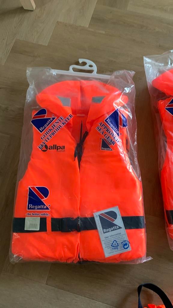 Reddingsvest Regatta 100N - nieuw, Watersport en Boten, Watersportkleding, Ophalen of Verzenden, Nieuw, Dame of Heer, Reddingsvest of Zwemvest