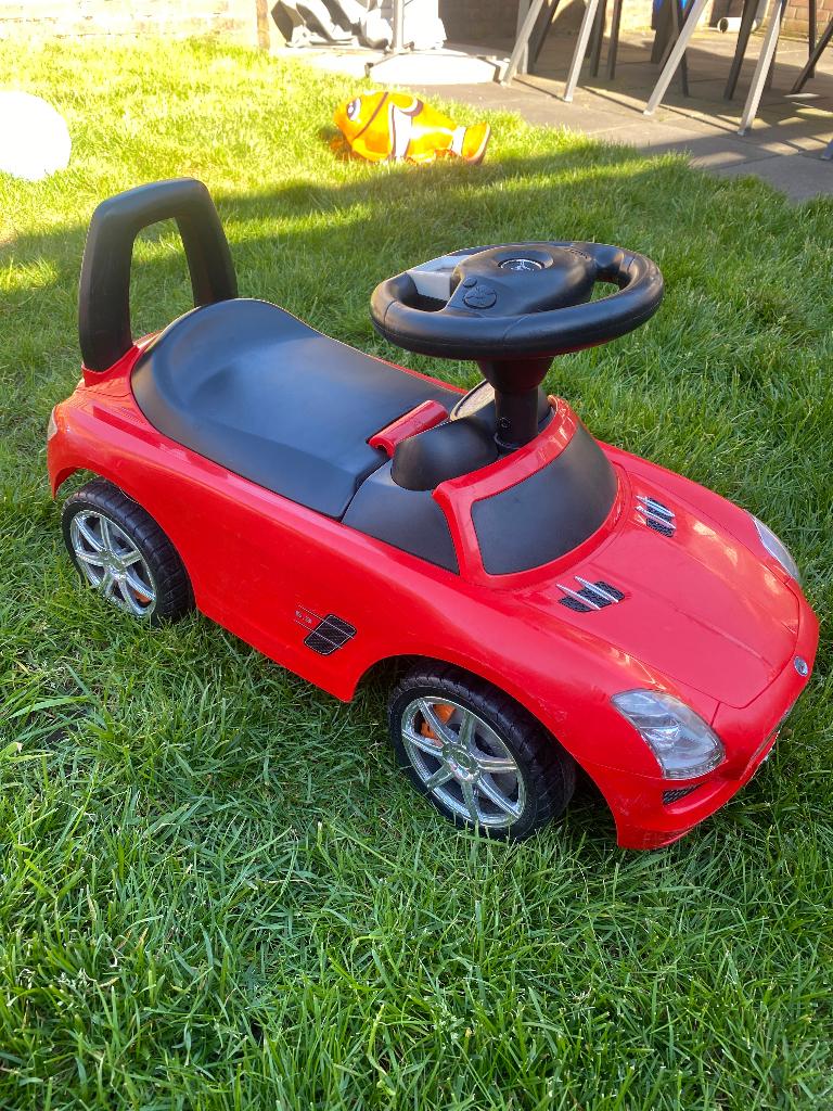 Rode mercedes loopauto met geluid, Ophalen, Zo goed als nieuw, Loopvoertuig