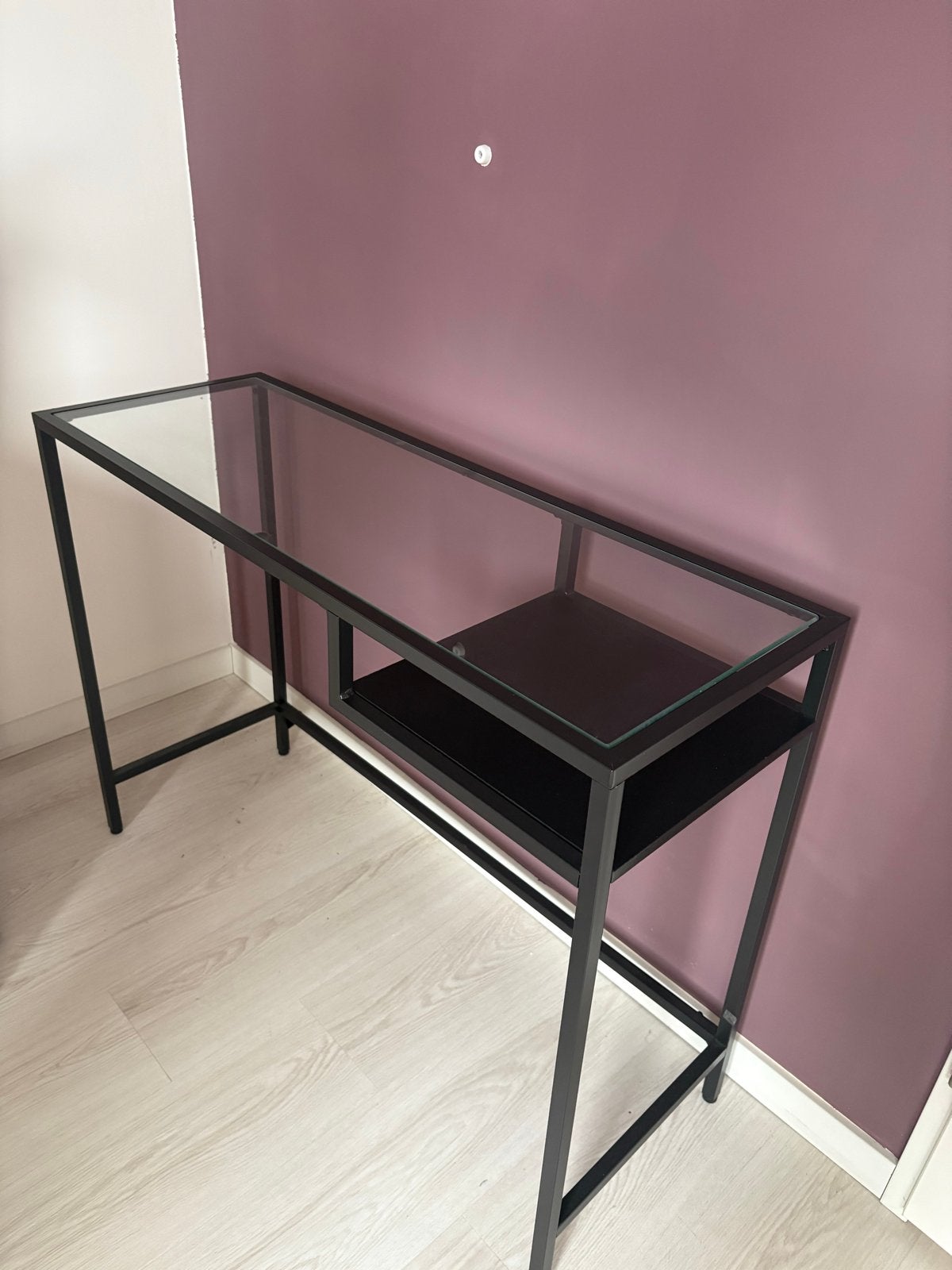 Zwart bureau / tafel met glazen blad | Met opbergvak, Huis en Inrichting, Ophalen, Zo goed als nieuw, Modern, Glas