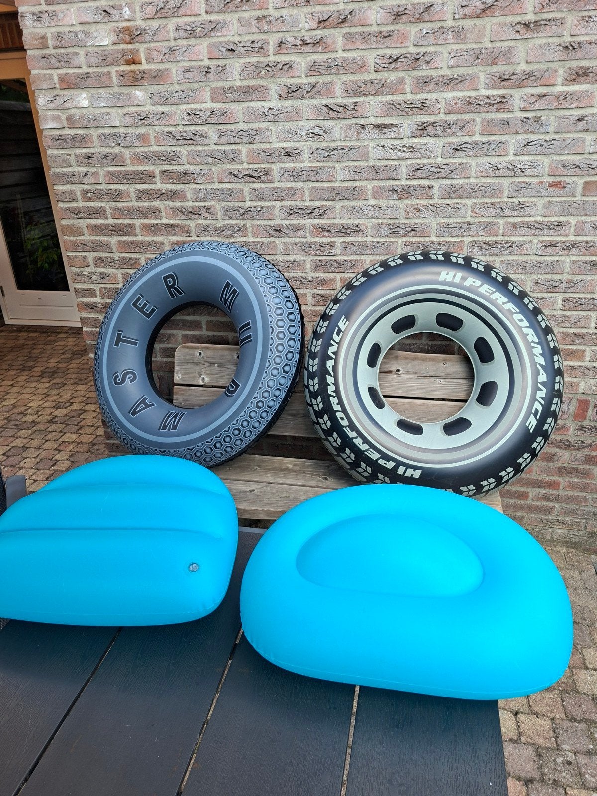 Opblaasbare zwembanden en zitelementen, Ophalen, Gebruikt