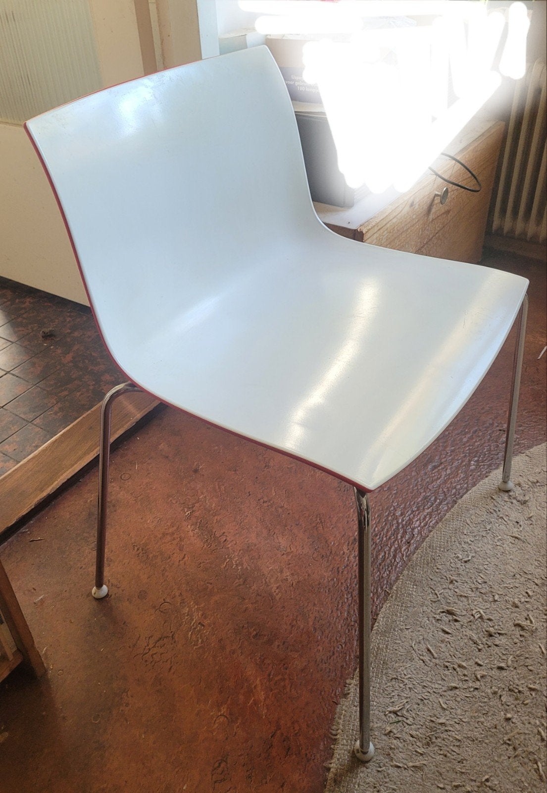Set 4 Lievore Altherr Molina rood-witte Arper Catifa stoelen, Huis en Inrichting, Stoelen, Ophalen, Kunststof, Vier, Modernistisch Spaans design