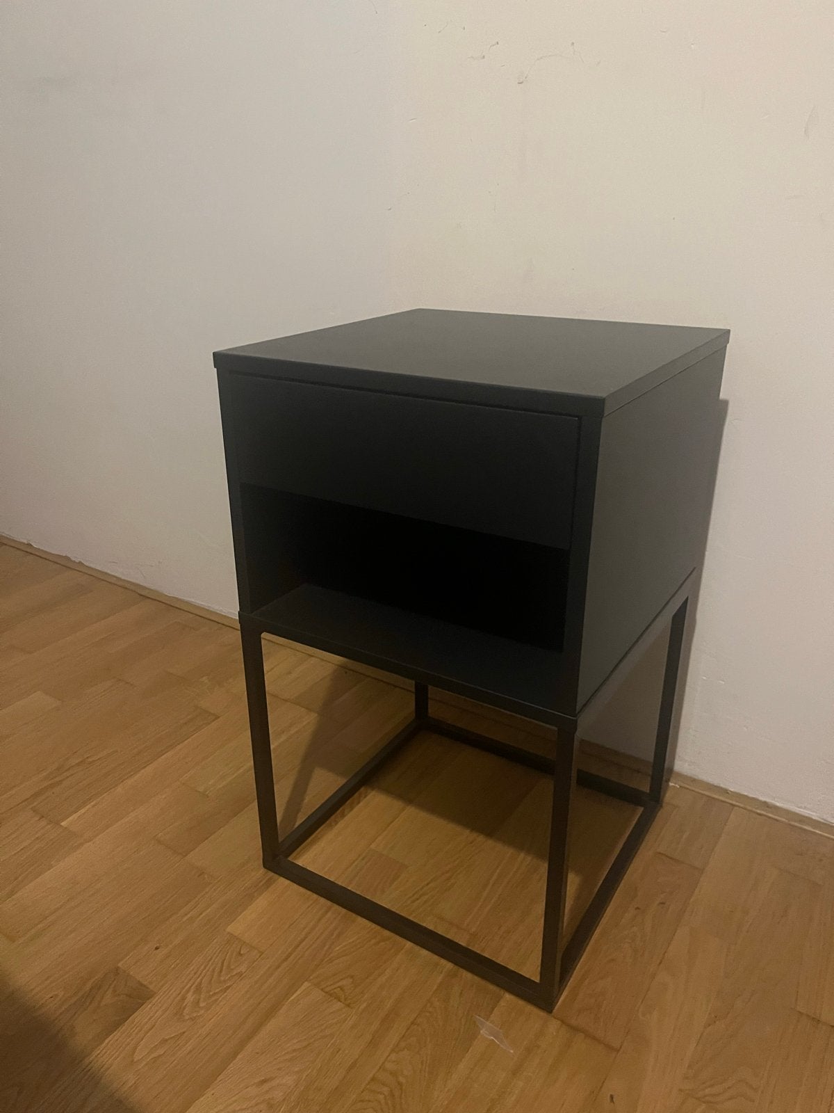 IKEA VIKHAMMER Nachtkastje Zwart 40x39 cm, Ophalen, Gebruikt, Minder dan 45 cm, 55 tot 70 cm