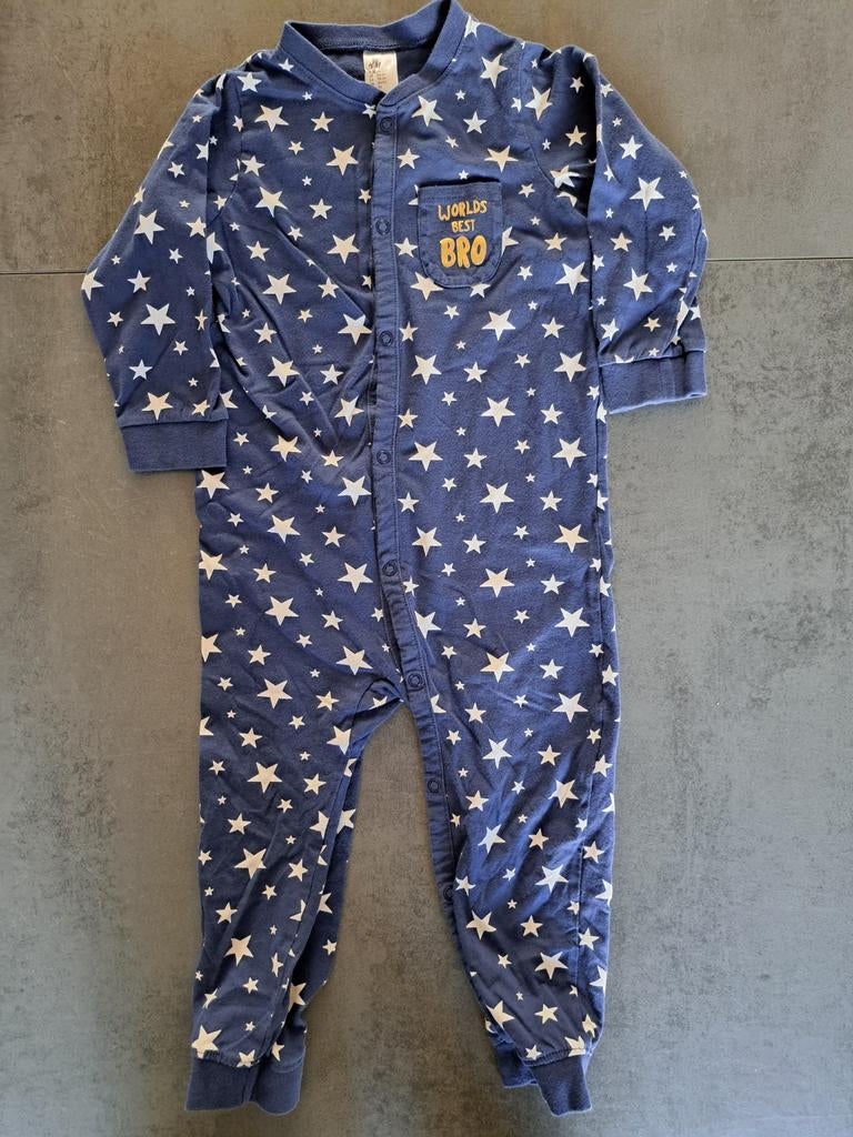 Pyjama / Onesie met sterren en 'Worlds Best Bro' - Maat 92, Ophalen of Verzenden, Gebruikt, Jongen, Nacht- of Onderkleding