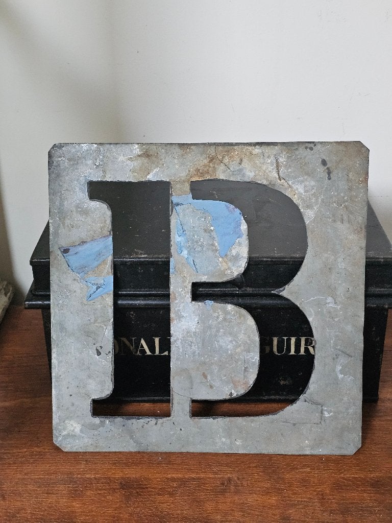 GROOT oud zinken lettersjabloon alfabet LETTER 'B' industrie, Ophalen of Verzenden