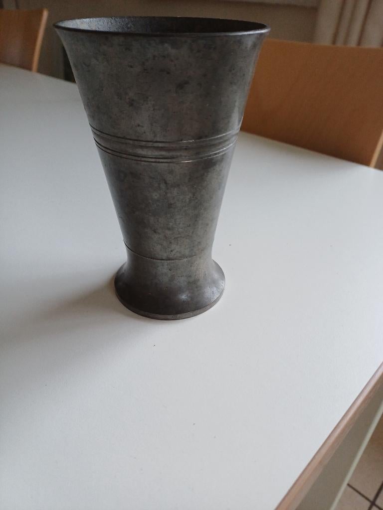 Oude tinnen vaas met een klassieke uitstraling, Antiek en Kunst, Antiek | Tin, Ophalen of Verzenden