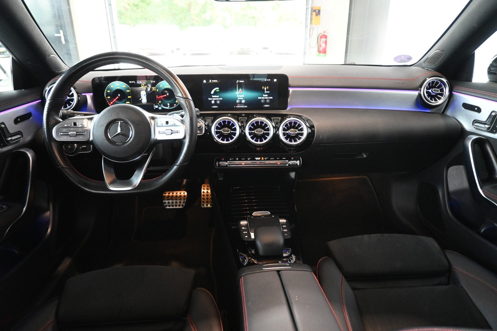 Mercedes-Benz CLA-Klasse Shooting Brake 180 Automaat Busines, CLA, 136 pk, Gebruikt, 4 cilinders