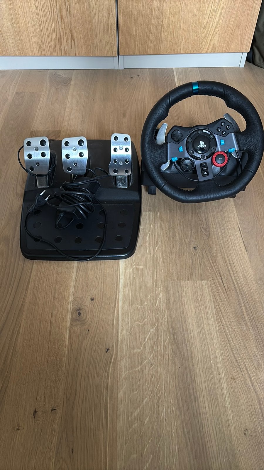 G29 logitech wheel en pedalen, Spelcomputers en Games, Spelcomputers | Sony PlayStation Consoles | Accessoires, Ophalen, Zo goed als nieuw