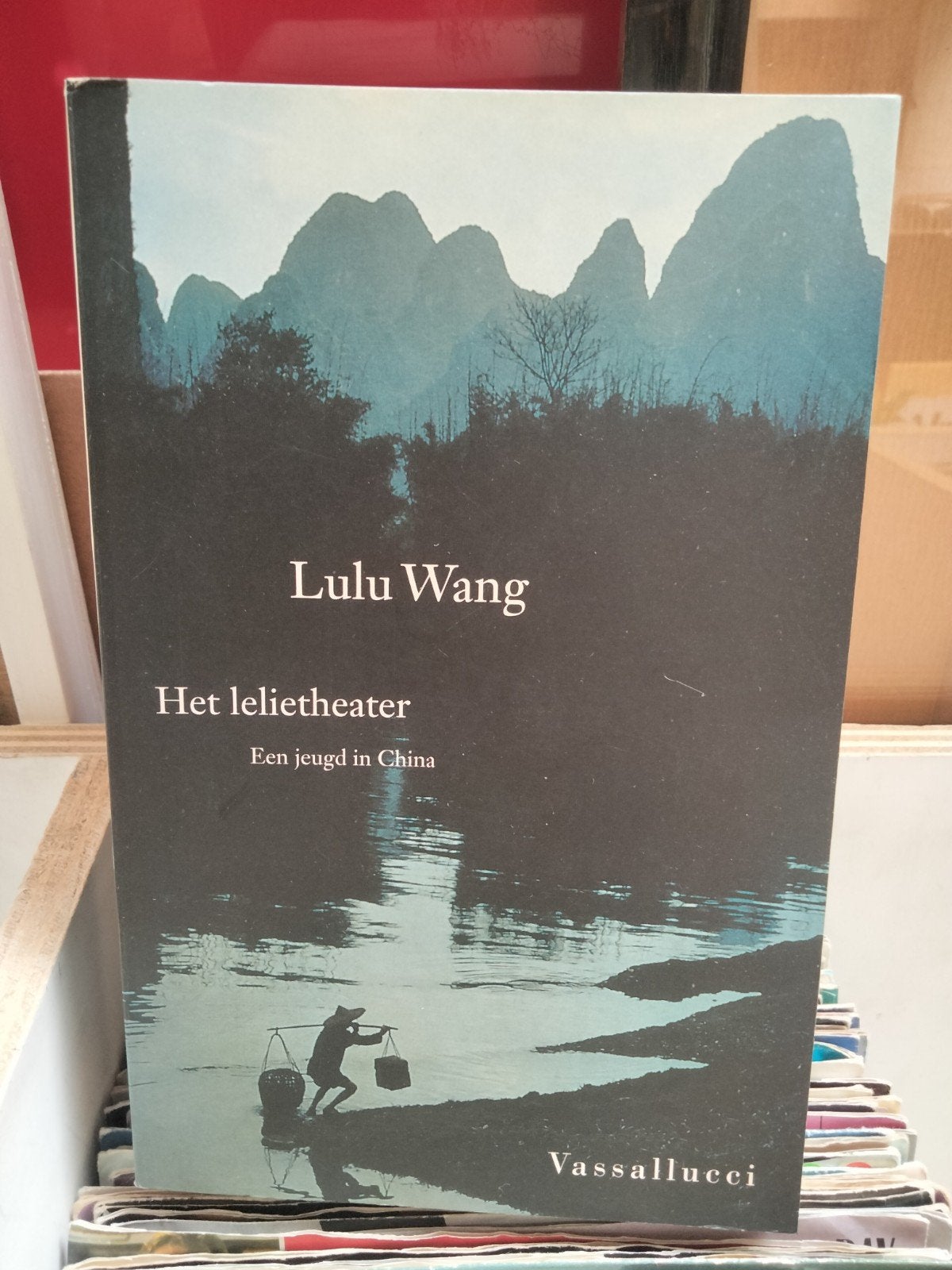 Lulu Wang - Het lelietheater, Ophalen of Verzenden, Zo goed als nieuw, Lulu Wang
