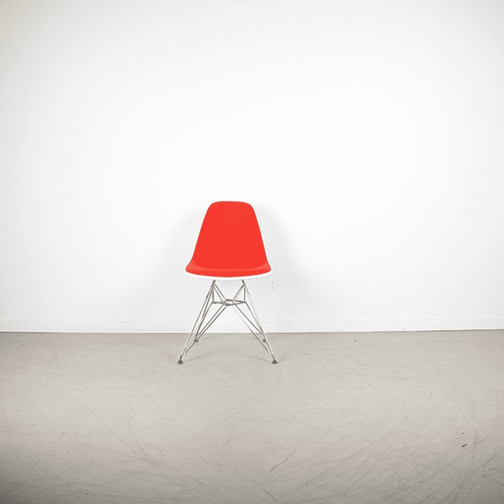 Vitra Eames DSR Stoel Wit/Rood Stof - Chroom, Niet ingevuld, Zo goed als nieuw, Niet ingevuld, Niet ingevuld