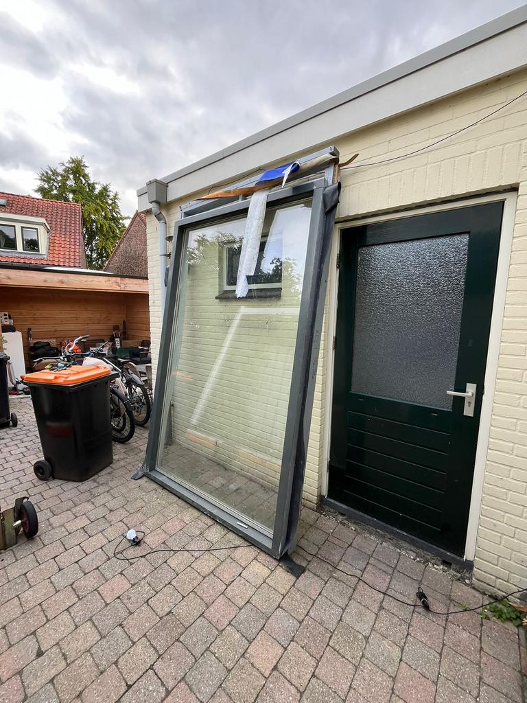 Groot kozijn met vast glas, afmetingen 160 cm breed en 251cm, Ophalen, Zo goed als nieuw, Hout, Raamkozijn