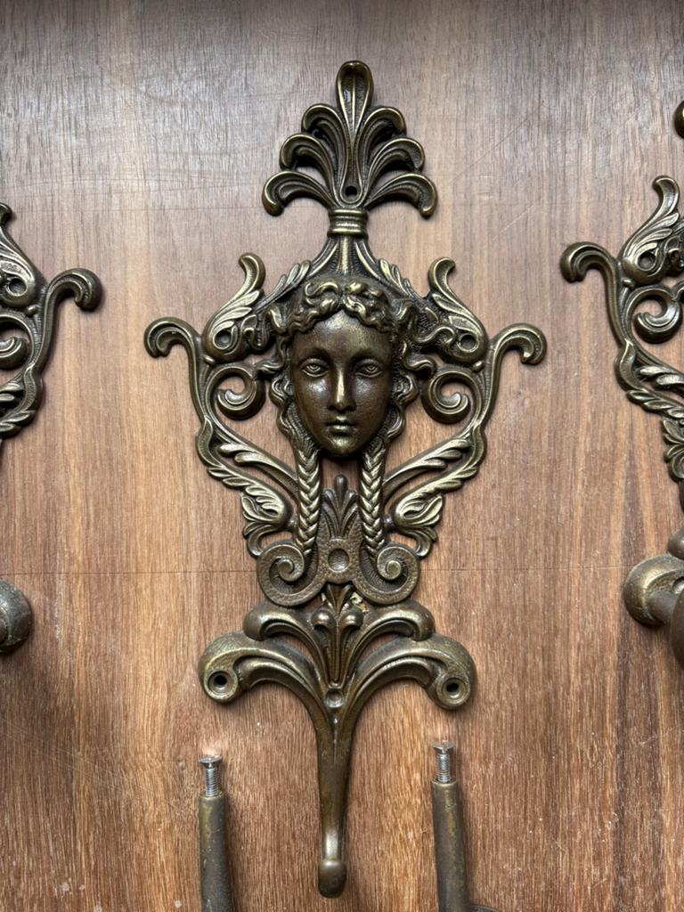 Victoriaanse Messing Wandhaken met Vrouwenhoofd, Antiek en Kunst, Ophalen of Verzenden, Koper