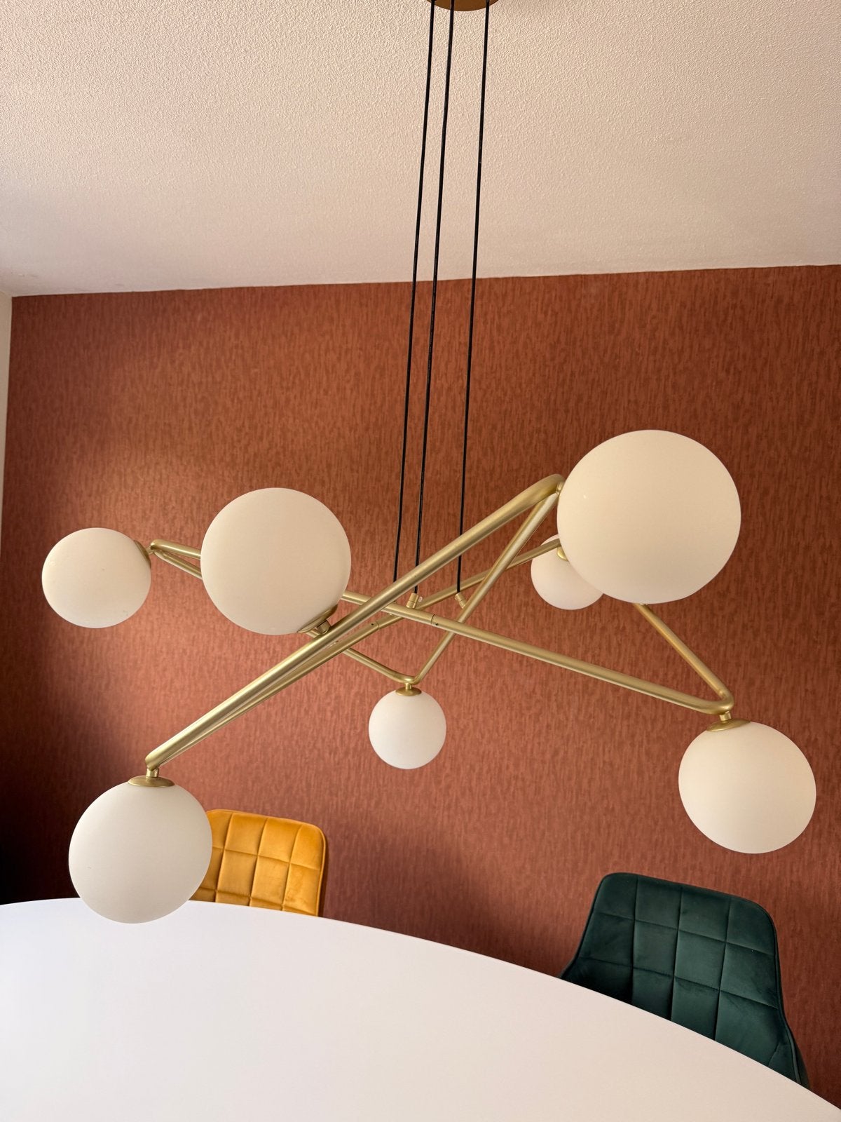 Moderne gouden Sputnik hanglamp met melkglas bollen, Ophalen, Zo goed als nieuw, Metaal, E14 (klein)