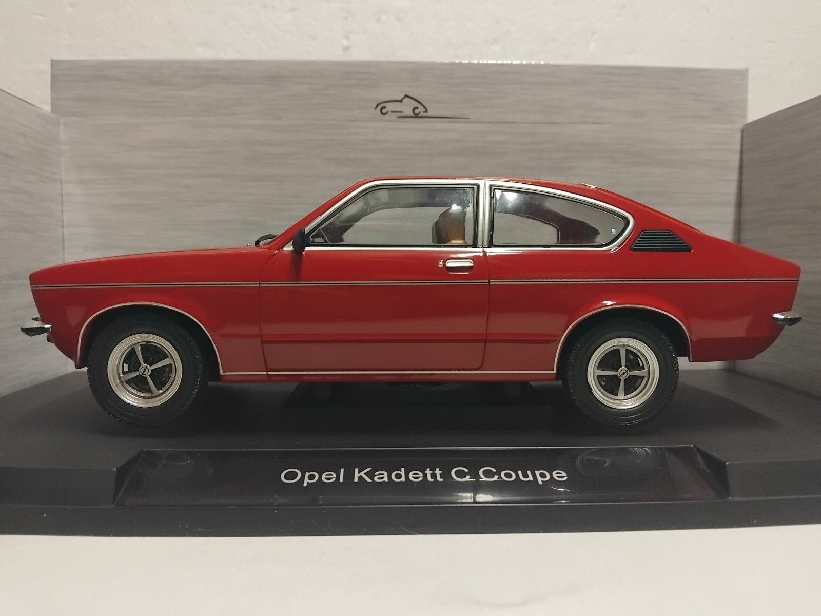 Opel Kadett C type Coupe GT/E rood Mcg 1:18 KRD, Ophalen of Verzenden, Zo goed als nieuw, Auto, Overige merken