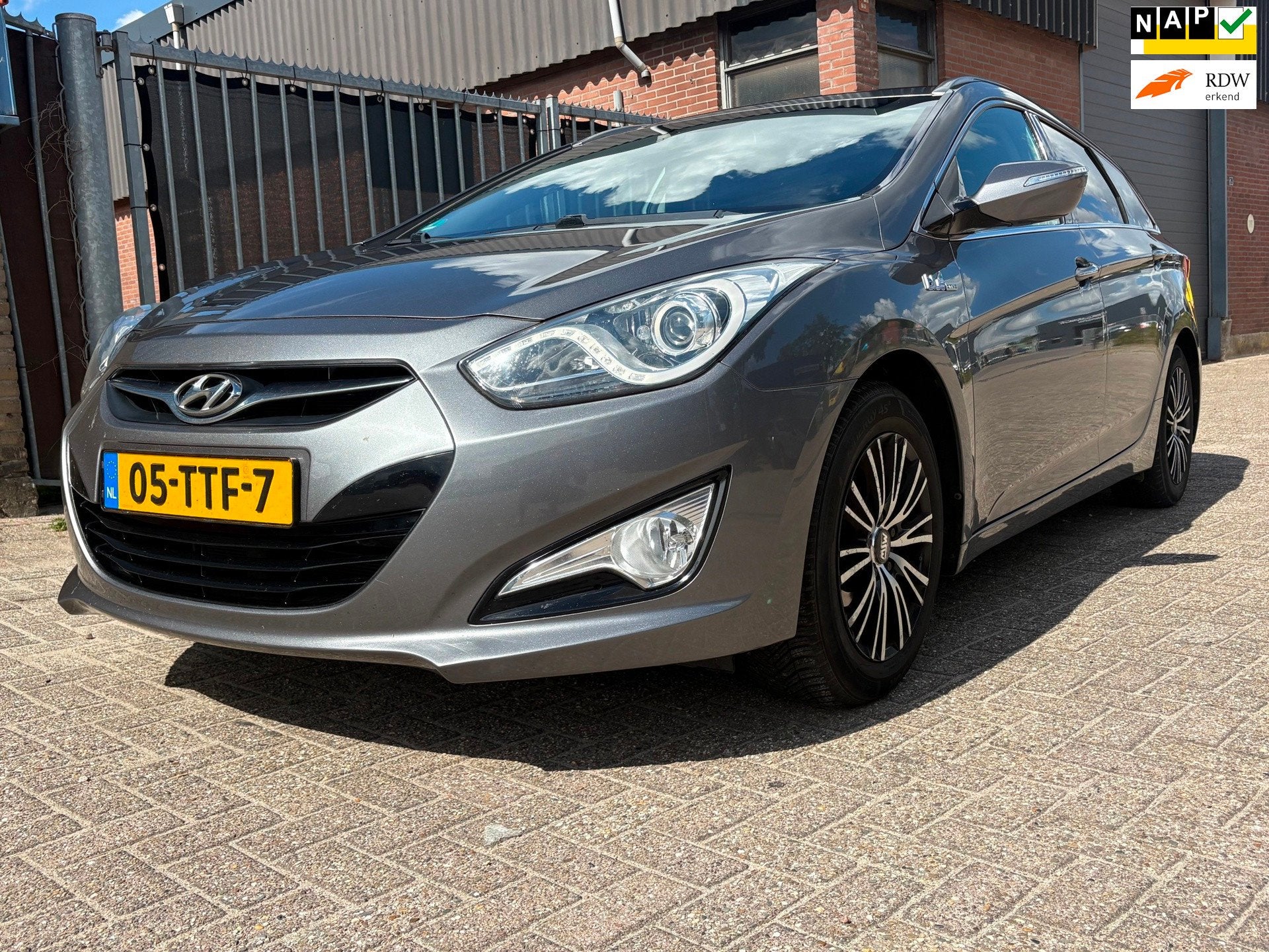 Hyundai I40 Wagon 1.6 GDI Blue Business NAVI CRUISE, Auto's, Voorwielaandrijving, Euro 5, Gebruikt, 4 cilinders