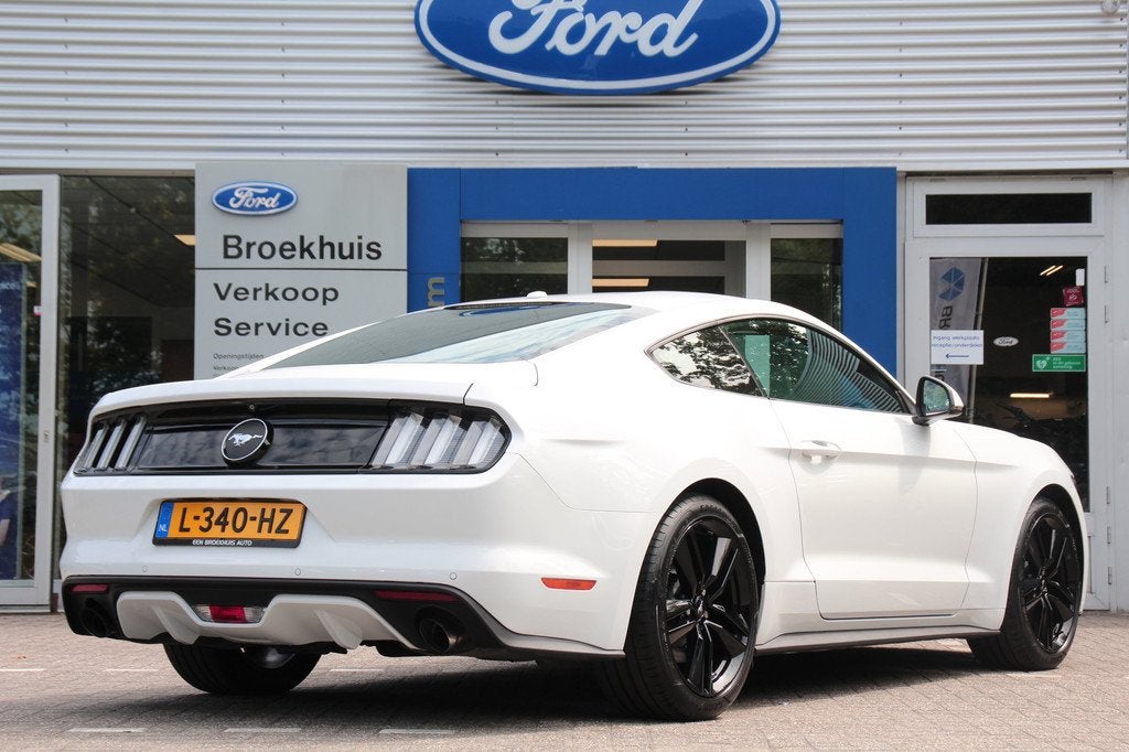 Ford Mustang Fastback 2.3EB, 12 maanden, Gebruikt, 4 stoelen, Leder