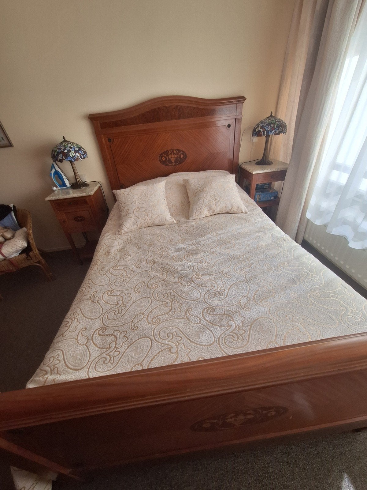 Prachtig antiek bed, Ophalen