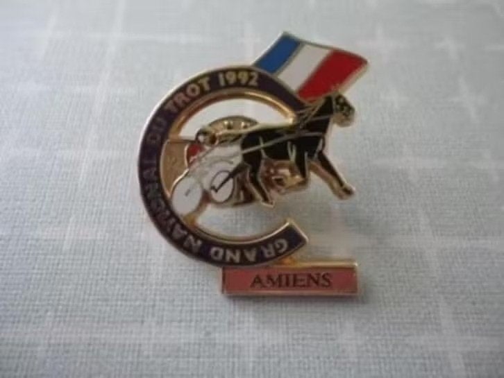Franse pin, paardensport Grand National Du Trot, 1992, Verzenden, Zo goed als nieuw, Sport, Speldje of Pin