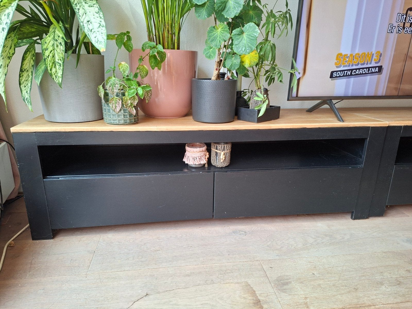 Zwart tv-meubel met houten blad en 2 lades, Gebruikt, 100 tot 150 cm, Modern, Industrieel, Minder dan 100 cm