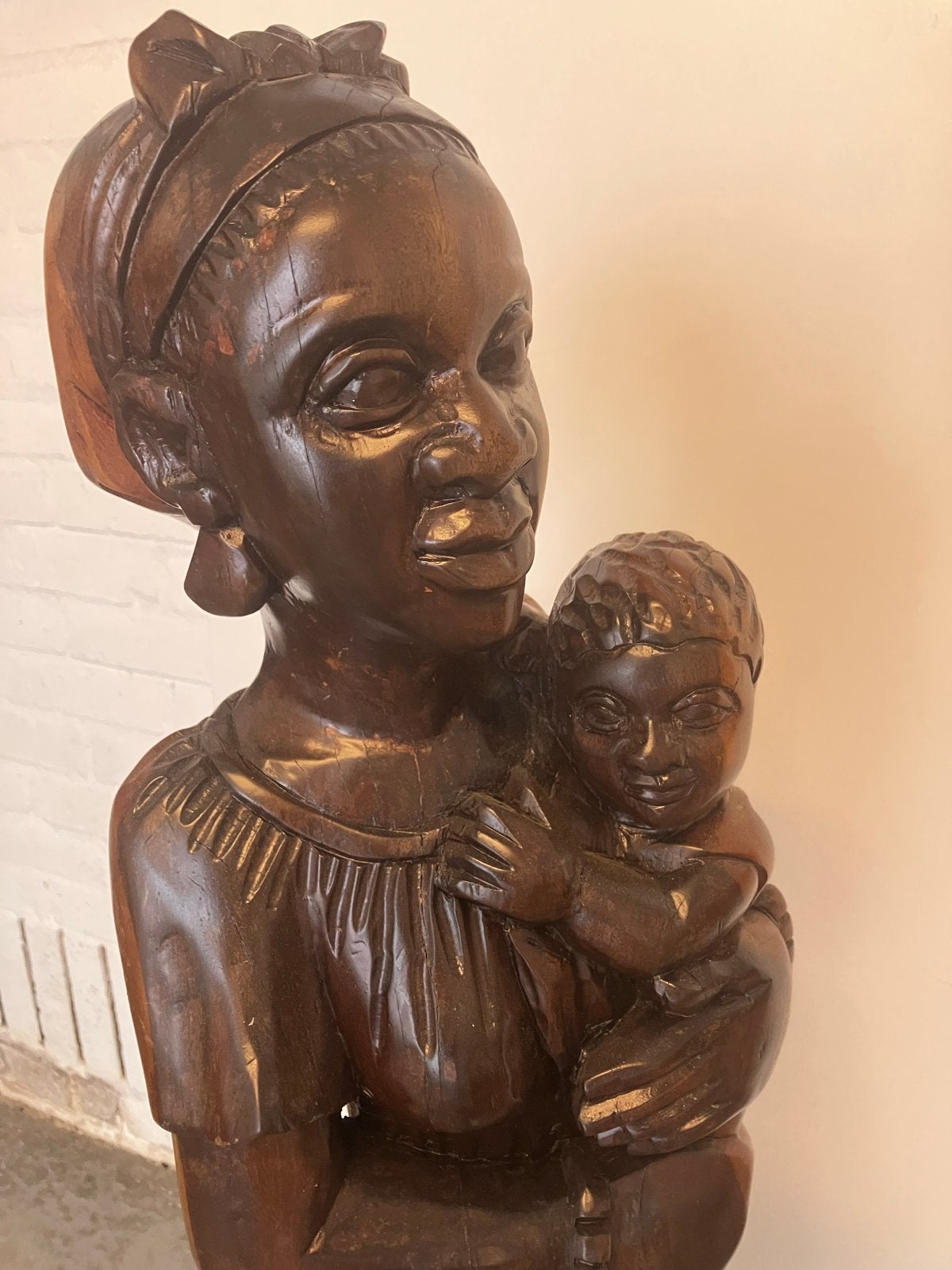 Houten beeld Afrikaanse vrouw met kind, Antiek en Kunst, Bruin, Afrika, Ophalen, Hout