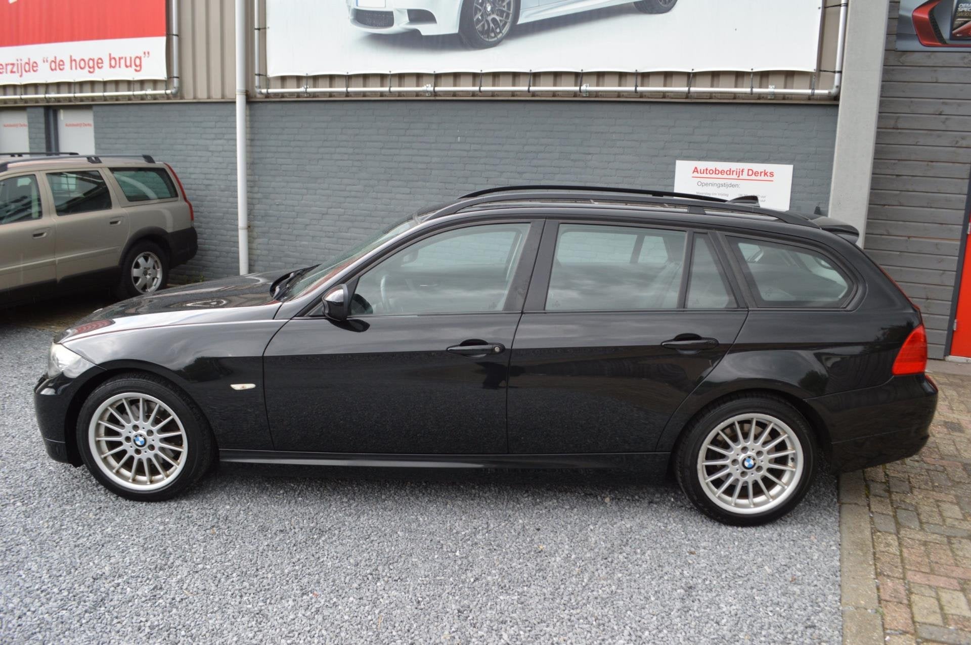 BMW 3-serie Touring 320i AUT Airco Leer Panorama PDC Xenon, Auto's, Automaat, Euro 5, Achterwielaandrijving, 4 cilinders
