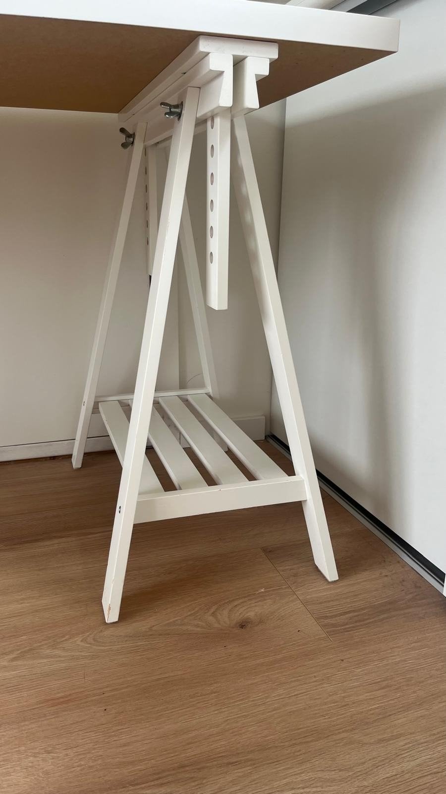 In hoogte verstelbaar bureau onderstel - Schragen, Ophalen, Hout, In hoogte verstelbaar, Zo goed als nieuw