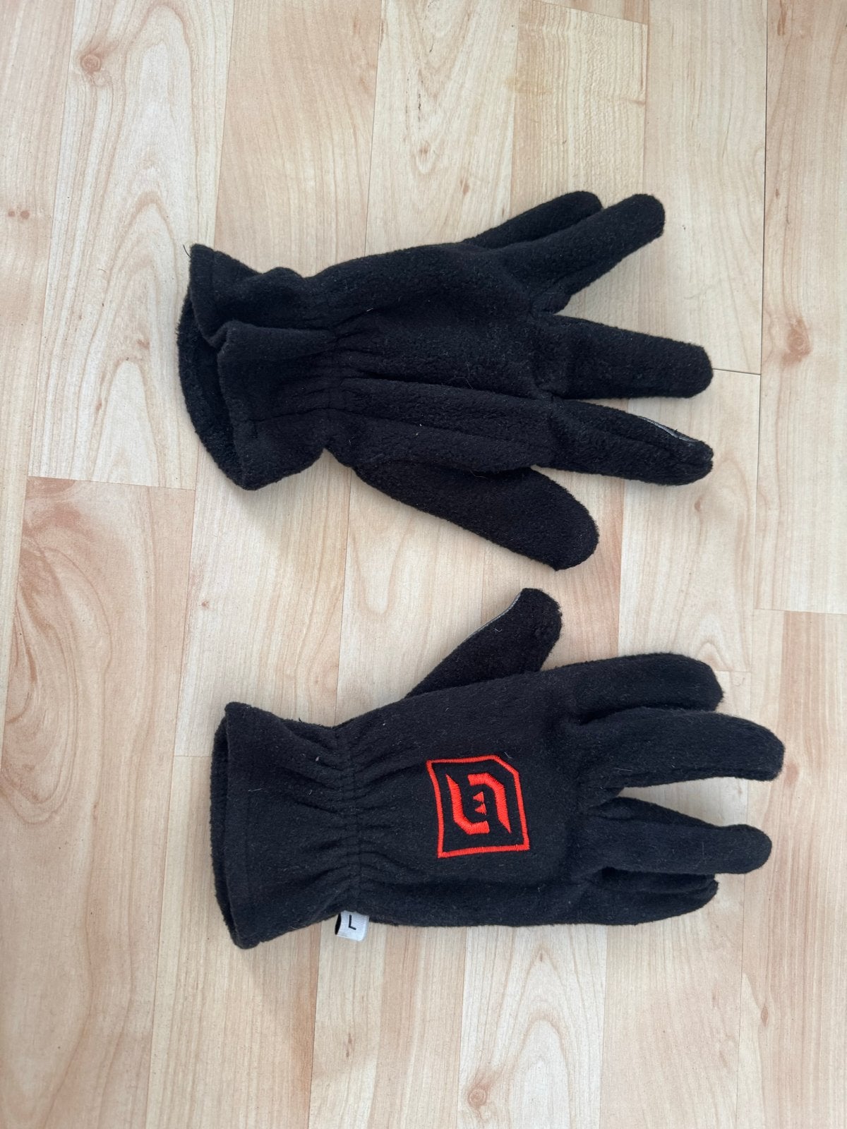 Zwarte handschoenen - Geschikt voor skiën, Ophalen, Gedragen