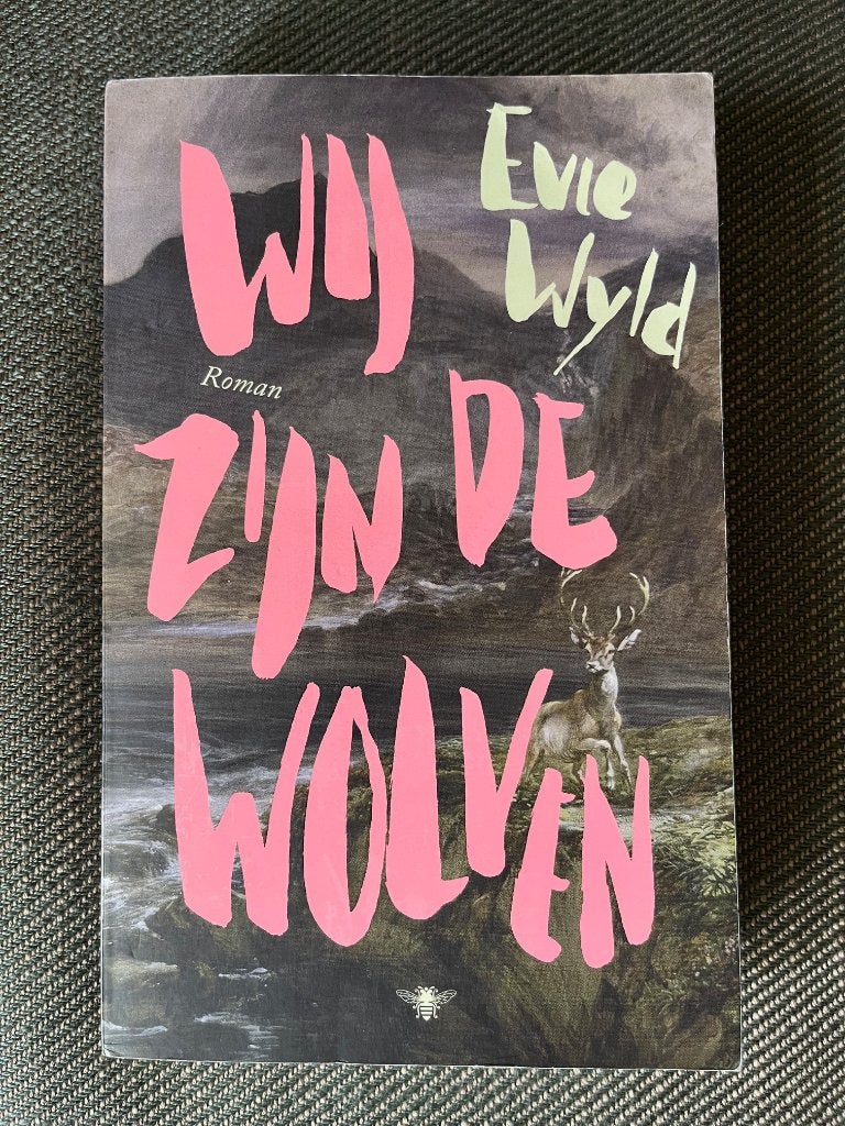 Evi Wyld - Wij zijn de wolven. (2021), Ophalen of Verzenden, Zo goed als nieuw, Evi Wyld