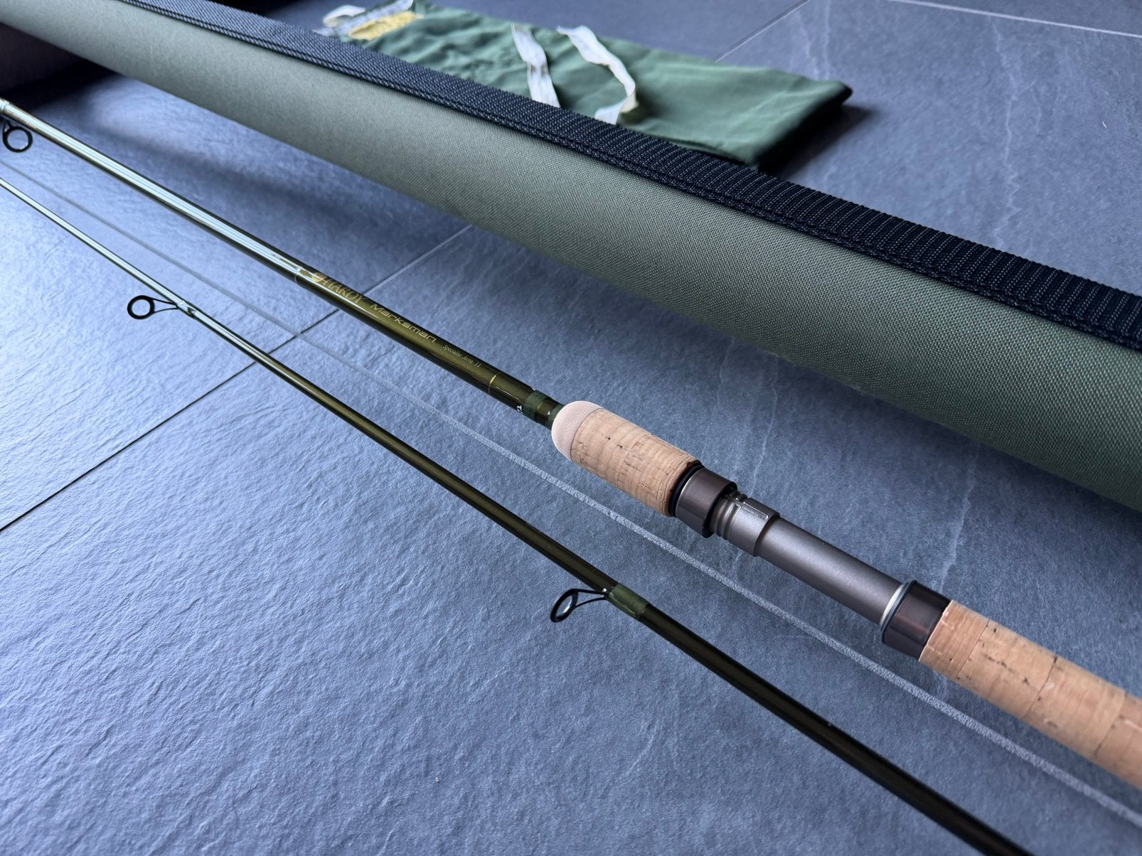 Hardy Marksman Specialist Avon 11ft Penhengel, Ophalen, Zo goed als nieuw, Werphengel