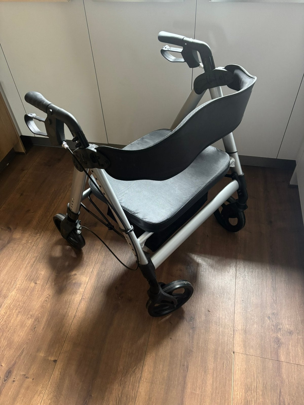 Aidapt xxl lichtgewicht rollator, Ophalen, Zo goed als nieuw