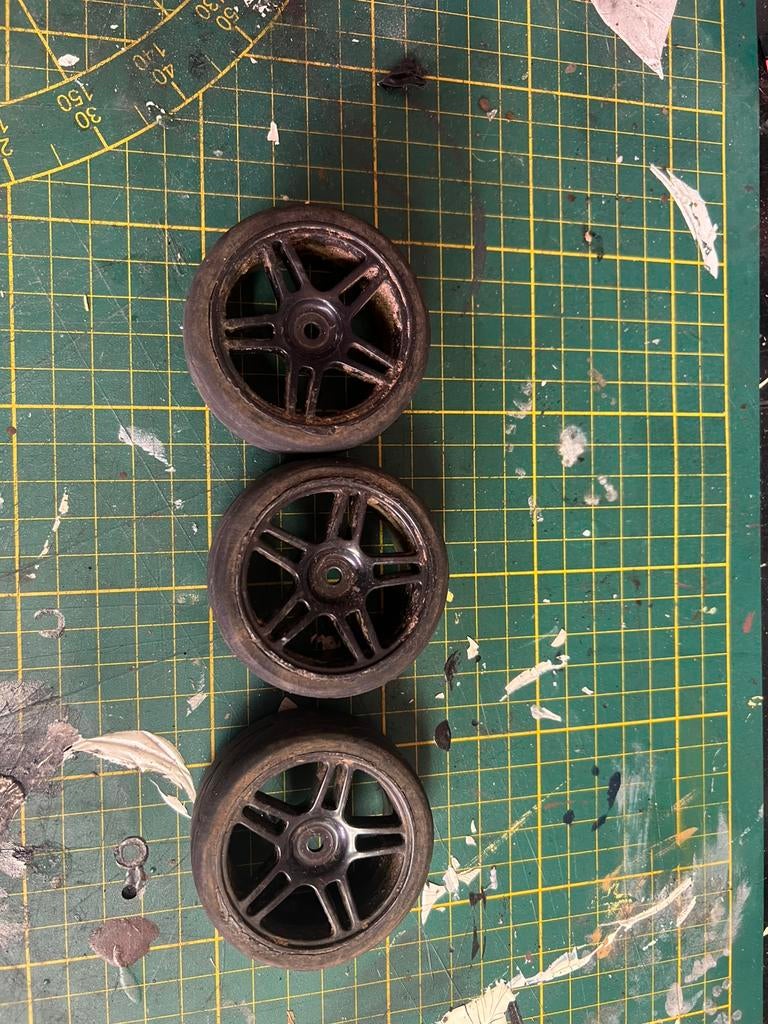 3 velgen met banden. Tamiya, traxxas, hpi, Hobby en Vrije tijd, Ophalen, Zo goed als nieuw