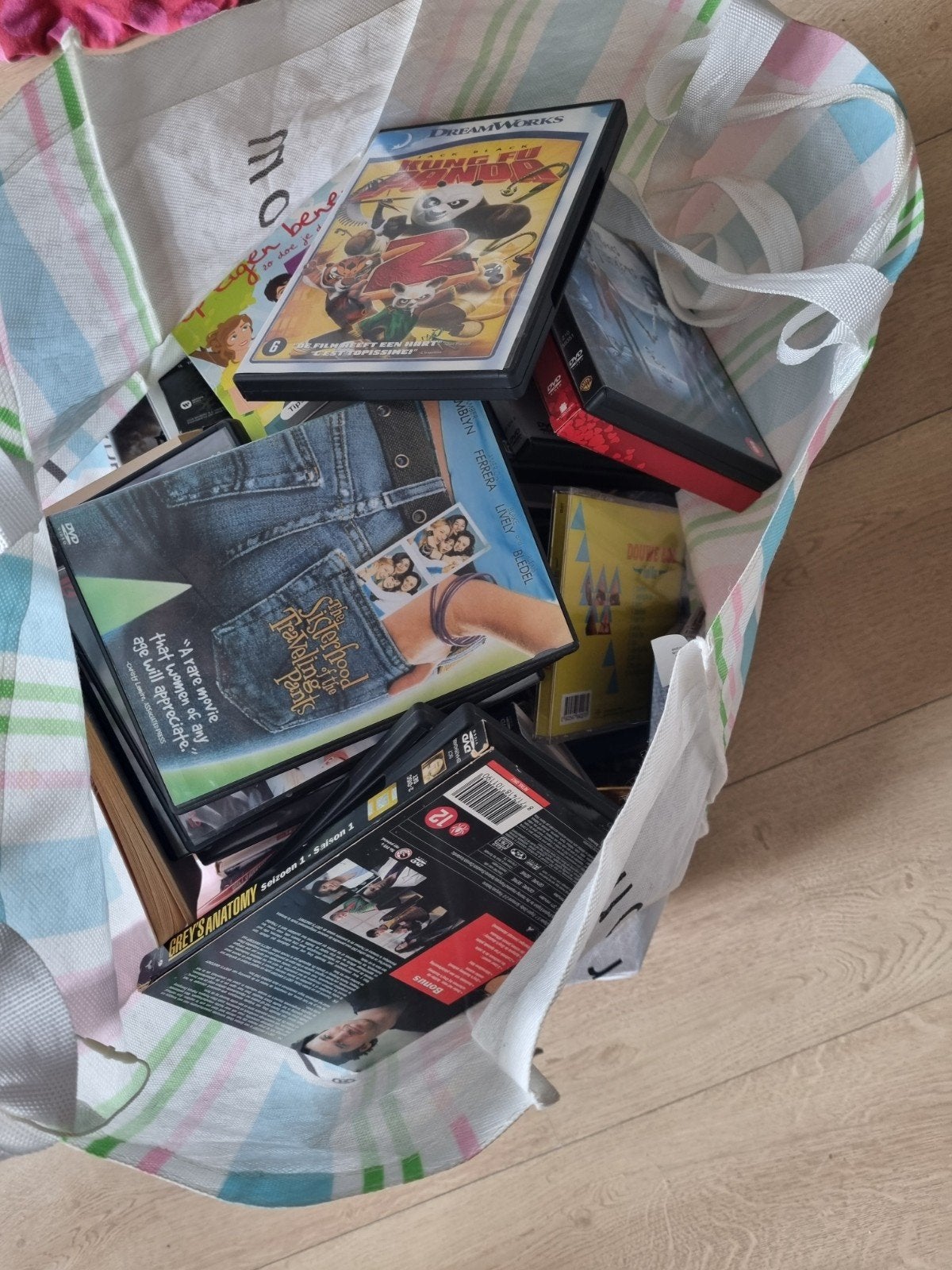 Grote tas vol diverse cd's en dvd's - alles in één keer weg, Cd's en Dvd's, Vanaf 12 jaar, Ophalen of Verzenden, Gebruikt, Inclusief doosje