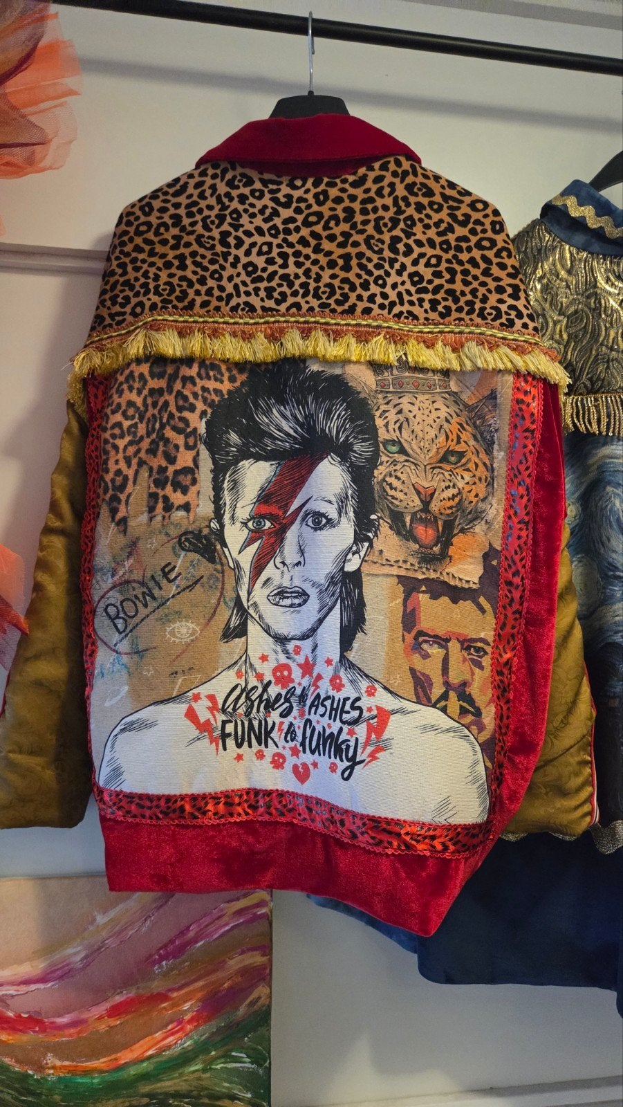 Unieke Handgemaakte Carnavalsjas - David Bowie Thema, Carnaval, Nieuw, Ophalen of Verzenden, Kleding