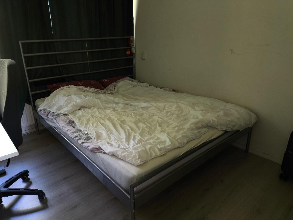 Metalen bed frame met matras 160x200, Ophalen, Gebruikt, Tweepersoons, 200 cm