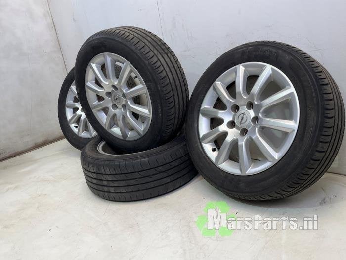 Velgen set + banden van een Opel Zafira, Gebruikt, -, -, Ophalen of Verzenden