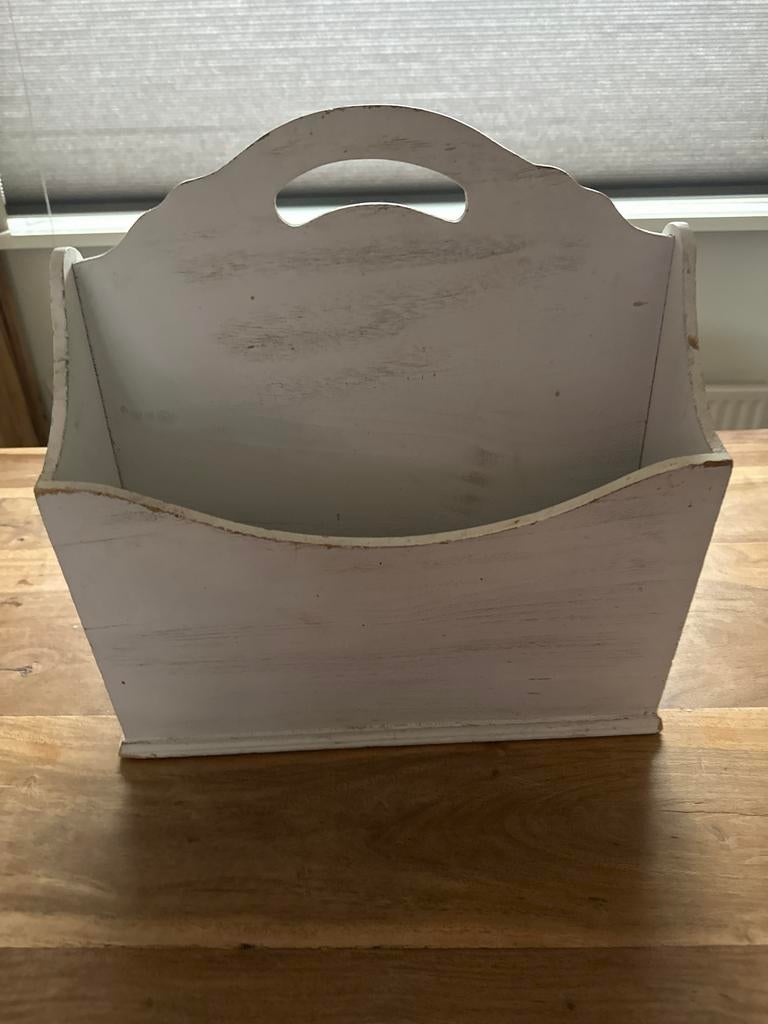 Witte krantenbak van Riverdale, Huis en Inrichting, Woonaccessoires | Krantenbakken en Lectuurbakken, Ophalen, Gebruikt