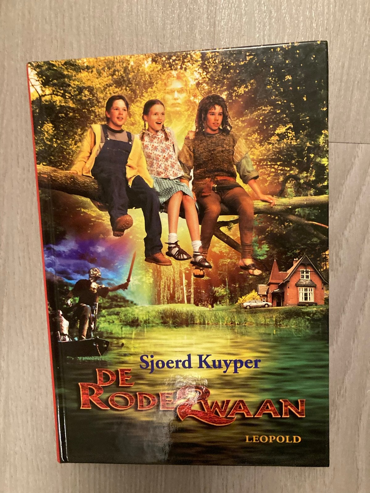 De Rode Zwaan - Sjoerd Kuyper (Zo goed als nieuw), Ophalen of Verzenden, Zo goed als nieuw, Fictie