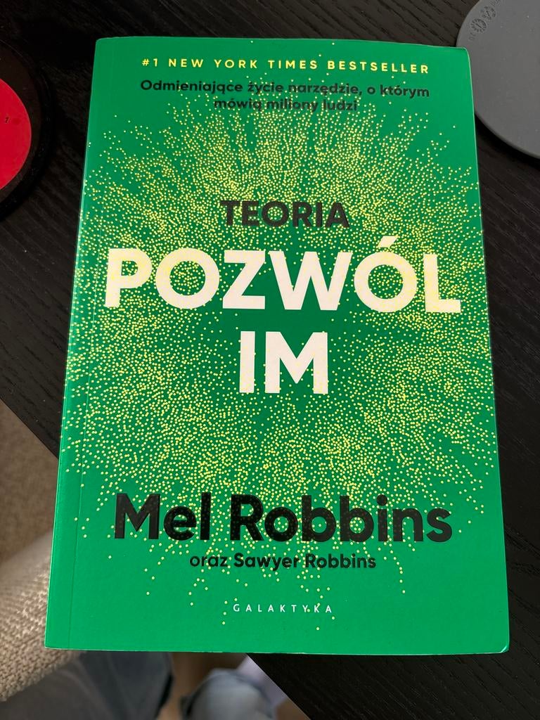 Teoria Pozwól Im - Mel Robbins (Pools), Boeken, Romans, Zo goed als nieuw, Europa overig, Ophalen of Verzenden