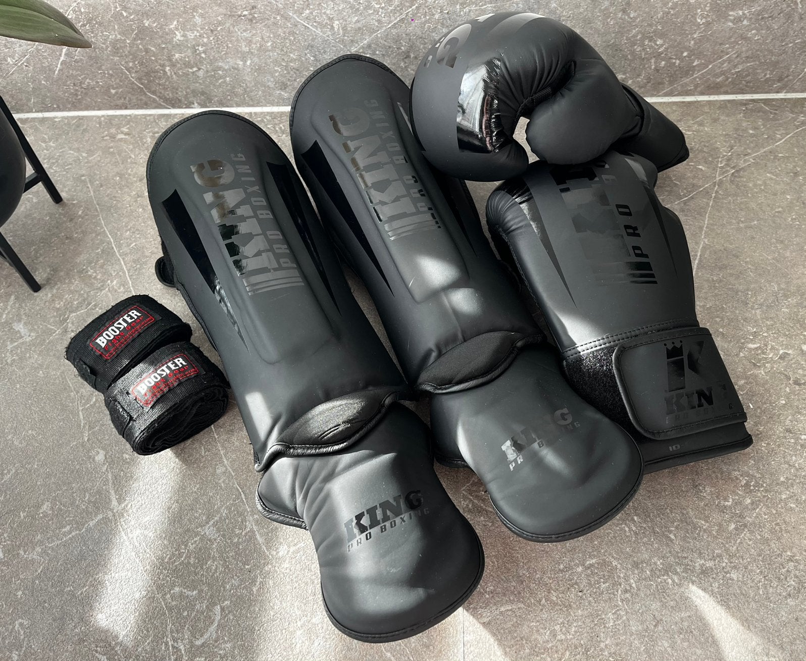 Kickboksset - King Pro Boxing Revo, Ophalen of Verzenden, Gebruikt, Bokshandschoenen