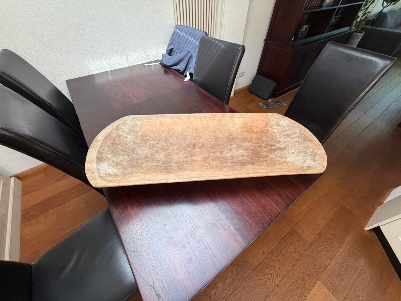 Houten trog, Ophalen