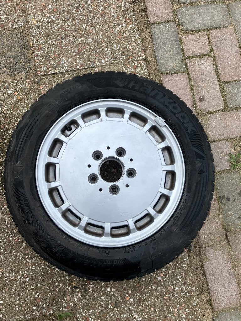 Gezocht 1 putdeksel velg w201, Ophalen of Verzenden