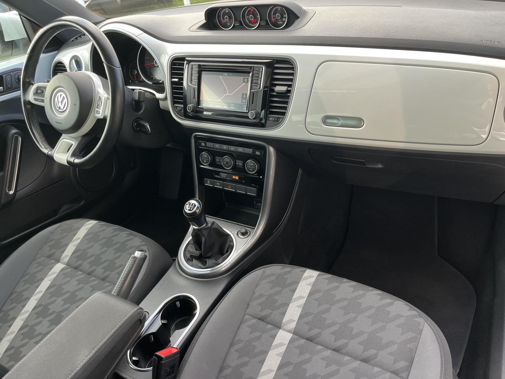 Volkswagen Beetle TSI SCHUIFDAK+18INCH NL AUTO 1E EIGENAAR!, Voorwielaandrijving, Stof, Gebruikt, 4 cilinders