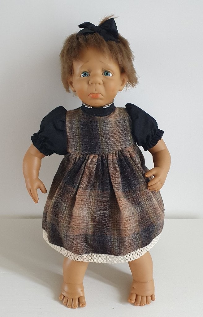 Vintage Spaanse FALCA Karakterpop 45 cm Incl. Sandaard., Verzamelen, Poppen, Ophalen of Verzenden, Gebruikt, Pop