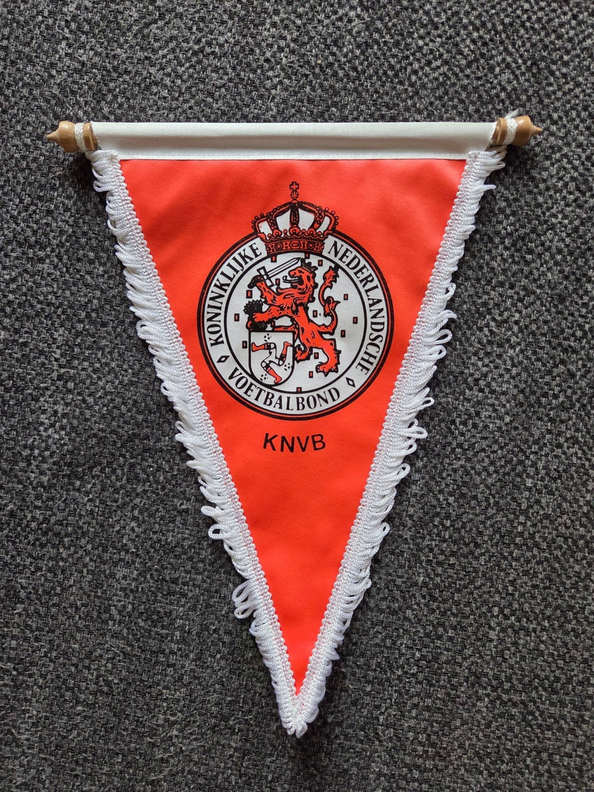 Vintage officieel KNVB voetbalvaantje Oranje driehoek, Ophalen, Gebruikt, Overige binnenlandse clubs, Vaantje of Sjaal