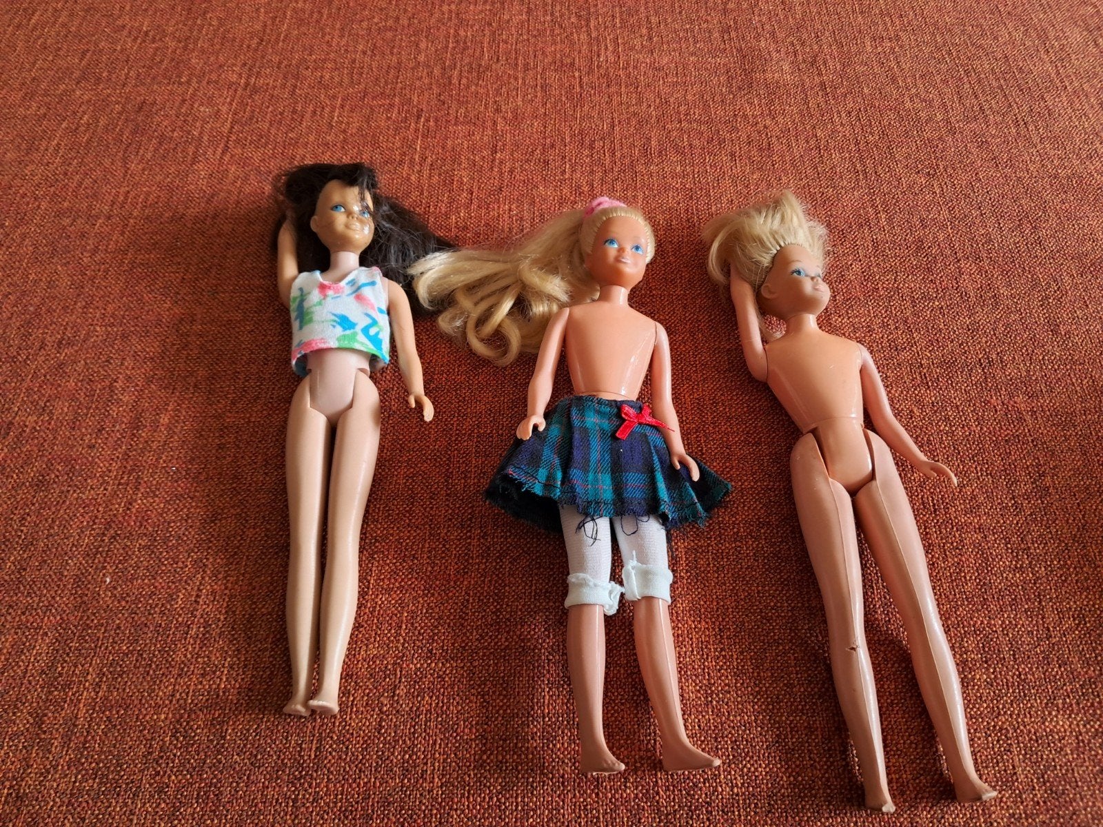 Vintage barbie poppen met kleding en draagkoffer, Ophalen of Verzenden, Gebruikt, Barbie