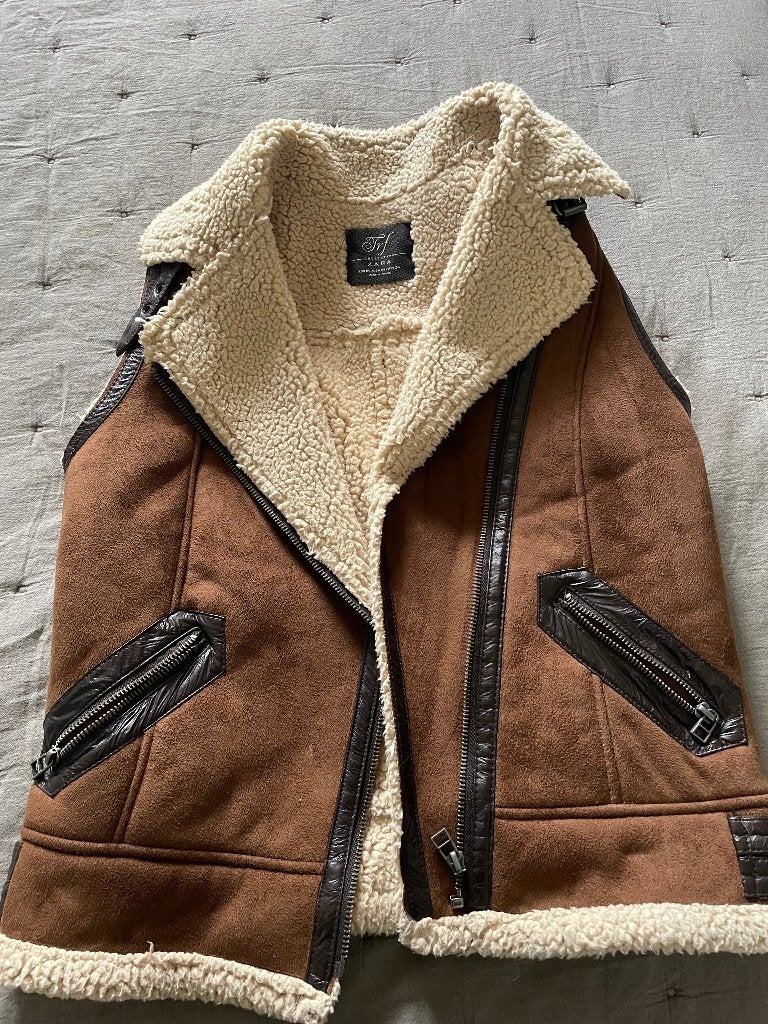 Zara TRF Bruin Shearling Gilet - Zo goed als nieuw, Kleding | Dames, Bodywarmers, Ophalen of Verzenden, Zo goed als nieuw, Maat 34 (XS) of kleiner